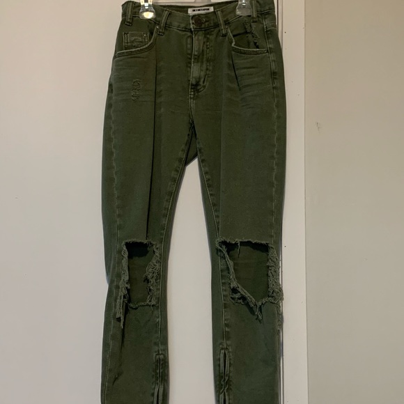 Distressed Cropped Jeans - Picture 2 of 6